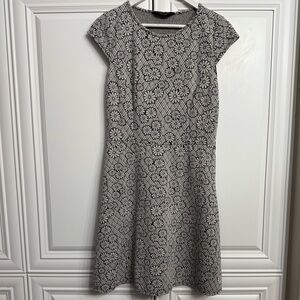 Dorothy Perkins Sz US 8 Black + White Floral Print Cap Sleeve Fit + Flare Dress